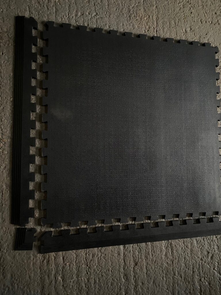 Amoebic gym mat